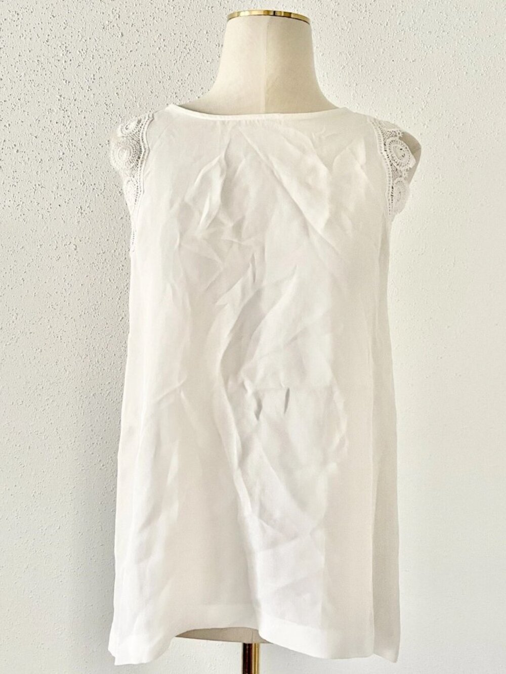 CLUB MONACO Women's Size Small White Sleeveless Lace Trim Flowy Blouse Tank Top